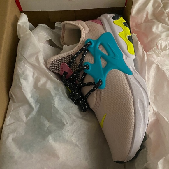Nike Shoes - Nike react presto (women’s)
